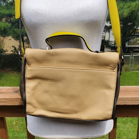 Gianni Bini cross body tan yellow gold purse - Picture 3 of 14